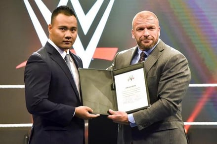 bin_wang_wwe_contract_deal.jpg